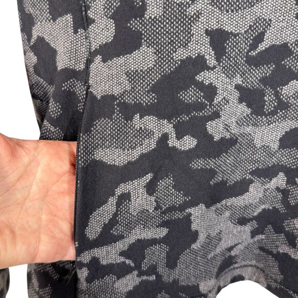 Lululemon SZ 4 Run Briskley 1/2 Zip Jacket Camo Long Sleeve Stretch Zip Pocket - Picture 5 of 11
